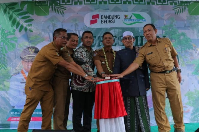Alun-Alun Ciwidey Diresmikan, Bupati Bandung Dorong Peningkatan Fasilitas Umum di Kabupaten Bandung