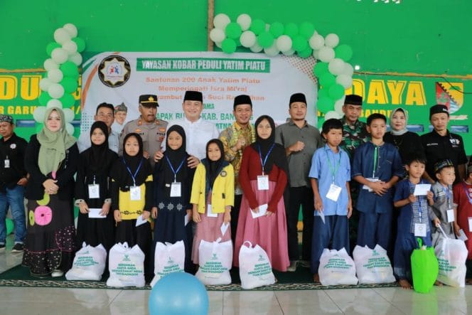 Bupati Bandung Santuni 200 Anak Yatim Piatu Dalam Peringatan Isra Mi’raj di Majalaya