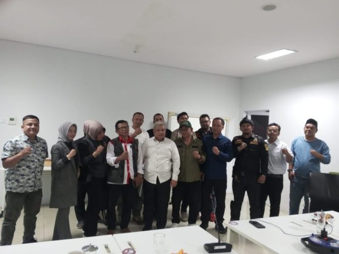 
					BOOMS KBB menolak Perluasan TPK Sarimukti, PJ Gubernur Jabar Tidak Mau Terima Langsung Audensi