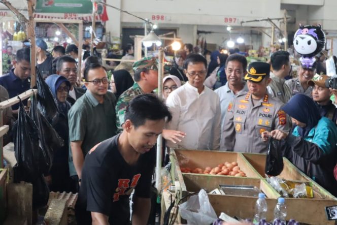 
					Jelang Ramadan, Jajaran Forkopimda Kab. Bandung Monitoring Ketersediaan Kepokmas dan Stabilitas Harga Pangan