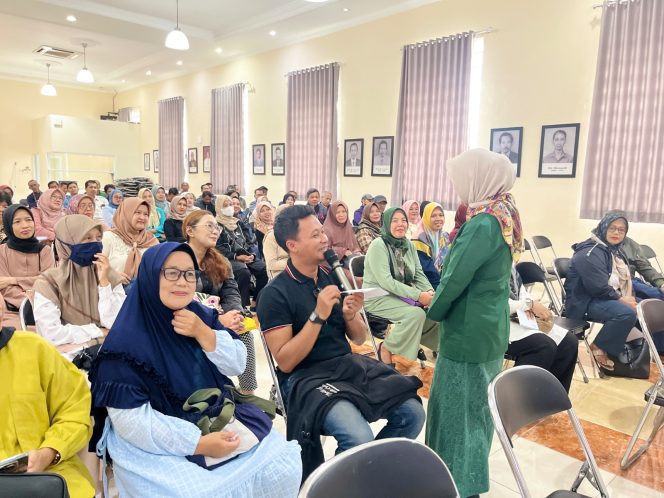 
					Kegiatan Parenting : Membaca dan Menginterpretasikan Hasil Psikotes dalam Mendukung Perkembangan Siswa SMKN 7 Bandung