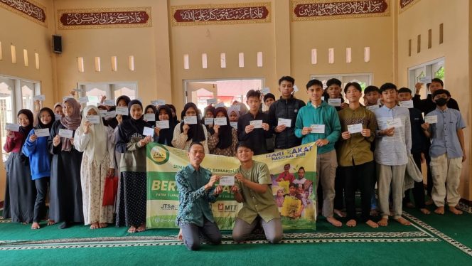 
					Santunan untuk 70 Siswa MAN Kota Cimahi, Wujud Kepedulian Bersama Amal Madani Indonesia Foundation