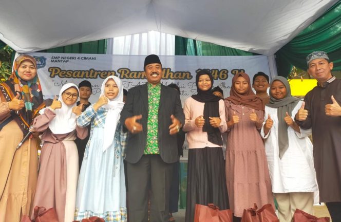 
					SMPN 4 Cimahi Gelar Pesantren Ramadhan dan Buka Bersama 1446 H