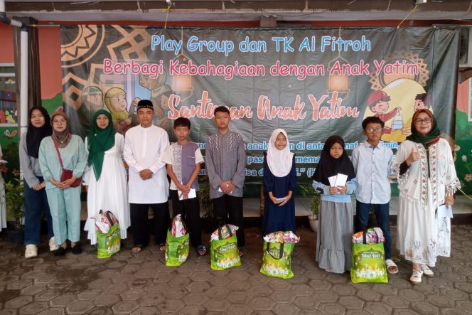Play Group dan TK Al Fithroh Berbagi Kebahagian dengan Anak Yatim