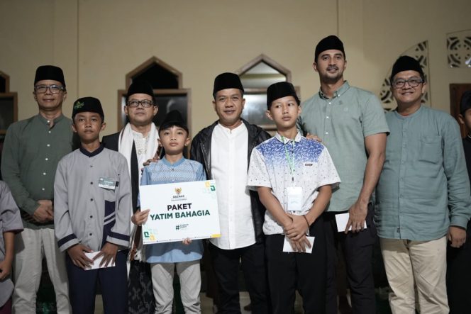 
					Bupati/Wakil Bupati Bandung Tarling di Masjid Jami Attohiriyah Cikancung