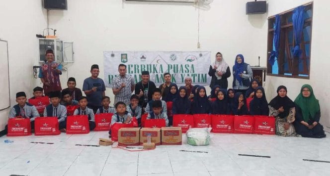 Berbuka Puasa Bersama Anak Yatim Baksos’e Suroboyo dan YHMCHI Berbagi Kebahagiaan di Bulan Ramadhan 1446 H