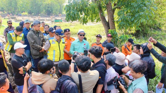
					Bupati Bandung dan BBWS Citarum Sepakat Perbaiki Tanggul Jebol di Bojongsoang dan Dayeuhkolot