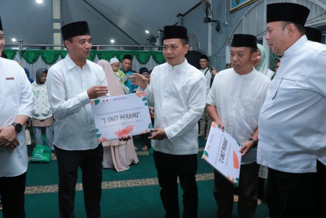 
					Bupati Bandung Serahkan Bantuan Perahu dan Kelengkapan Peralatan Guna Percepatan Penanganan Banjir
