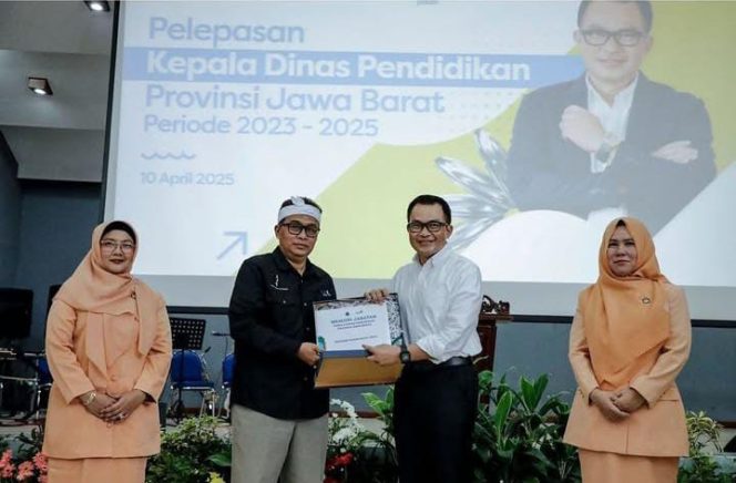 
					Wahyu Mijaya: Kawal Program Strategis ke Depan di Pelepasan Kadisdik Provinsi Jawa Barat Periode 2023-2025