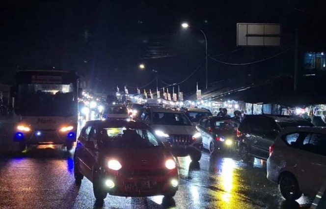 
					Polresta Bandung: Kepadatan Arus Balik Mulai Terjadi di Jalur Nagreg Pemudik Untuk Tetap Berhati-hati