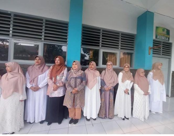 
					Kegiatan Halal Bihalal Civitas Akademika MAN 1 Kota Bandung: Momen Pemersatu yang Penuh Kehangatan
