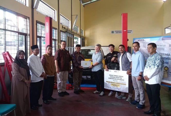 
					SMK Banjar Asri Cimaung Terima Bantuan Sarana Praktek Kendaraan Sebagai Sekolah Binaan United Tractors
