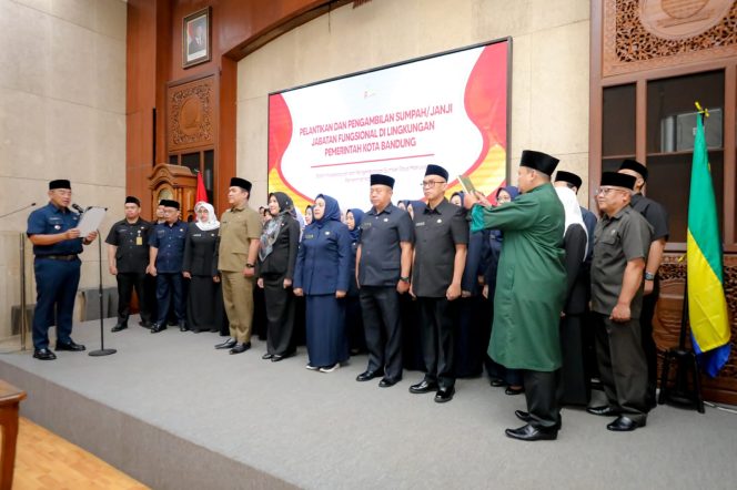 
					Wali Kota Bandung Melantik 33 Pejabat Fungsional, Ajak Jadi Motor Inovasi Pemerintahan