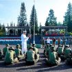 Gubernur Jawa Barat, Dedi Mulyadi saat mengunjungi para siswa yang mengikuti Pendidikan Karakter Gapura Panca Waluya di Dodik Bela Negara Rindam III Siliwangi Lembang
