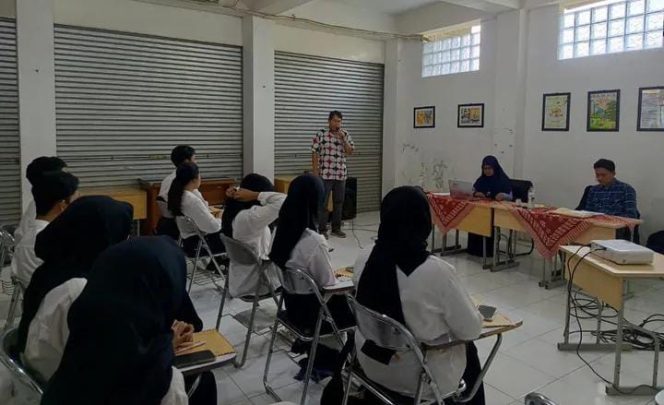Kepala SMK Pasundan 3 Kota Cimahi Subaryo, S.Pd., M.Pd. saat sambutan