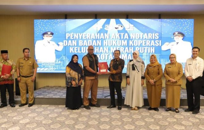 Penyerahan Akte Notaris Koperasi Kelurahan Merah Putih Kota Cimahi