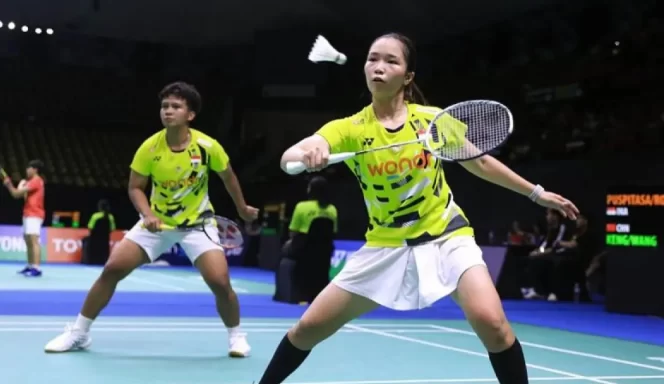 
					Ganda putri Indonesia Meilysa Trias Puspitasari/Rachel Allessya Rose mengatasi perlawanan ganda China Keng Shuli/Wang Fangmei