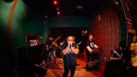 Tears Don’t Lie, Band modern rock alternative bernuansa emo 