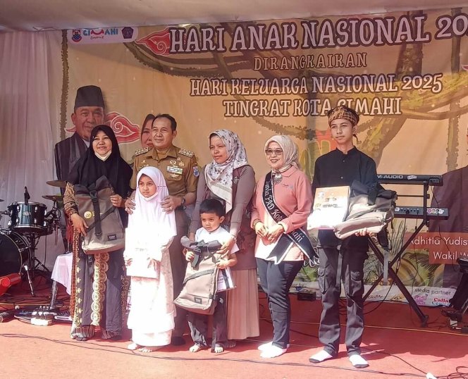 
					Peringatan Hari Keluarga Nasional Kota Cimahi 2025, Keluarga Lembaga Pertama dan Utama