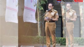 Wali Kota  Cimahi Ngatiyana saat pembacaan sambutan Menteri Kependudukan dan Pembangunan Keluarga/Kepala BKKBN, Dr. Wihaji, S.Ag., M.Pd.,