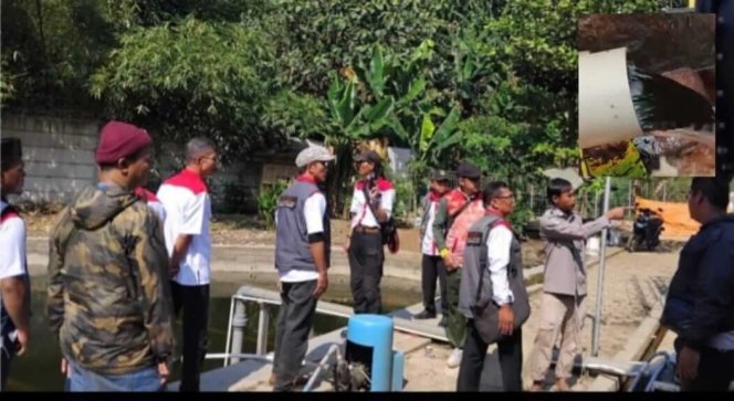
					Laskar Anti Korupsi Indonesia Kabupaten Bandung Barat saat berada di TPPAS Sarimukti KBB