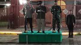 Wali Kota Cimahi Ngatiyana saat pidato apel Siaga Penerapan Jam Malam sekaligus pelepasan Satgas Pemberantasan Premanisme di Lapangan Kantor Pemkot Cimahi.