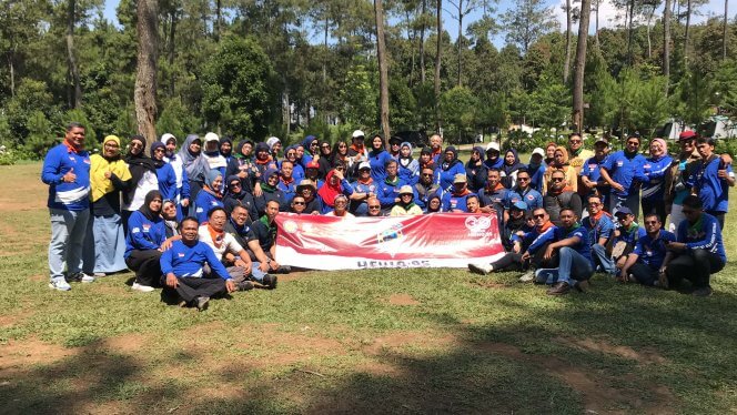 
					Alumni Pasukan Pengibar Bendera (PASKIBRA) kota Bandung angkatan 1995 (HEIHO 95).