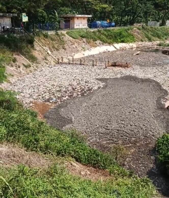 
					Air lindi yang keluar dari outfall IPAL TPK Sarimukti