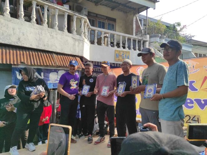 
					Baksos Sego 2000 Sapa Warga RW 04 Banyu Urip Wetan VI Kel. Putat Jaya Kec. Sawahan Kota Surabaya