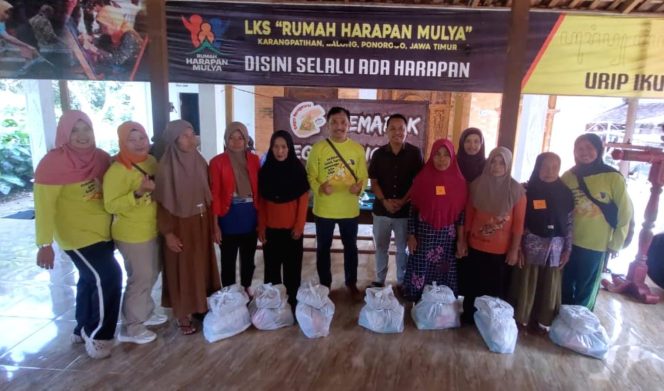 
HUT Sego Rongewu ke-9 Sambangi Desa Karang Patihan, Gerakan Warga Ponorogo Gemar Bersedekah