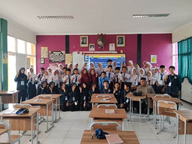 Proskill Entrepreneur Academy dan SMPN 75 Bandung Gelar Pelatihan Public Speaking: “Effective Communication for Young Leaders”