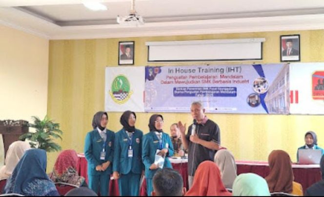 IHT SMKN 3 Cimahi dalam Penguatan Pembelajaran Mendalam Mewujudkan SMK Berbasis Industri
