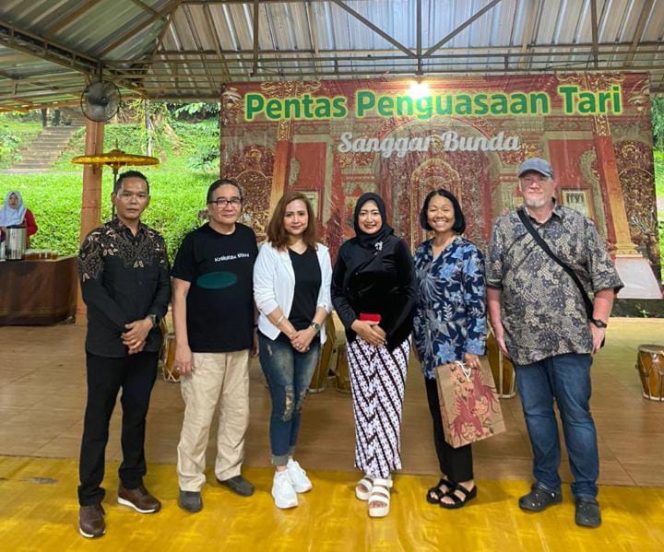 
Pentas Evaluasi Tari Sanggar Bunda Kab Bogor Dihadiri Pengurus Gentra Lestari Budaya