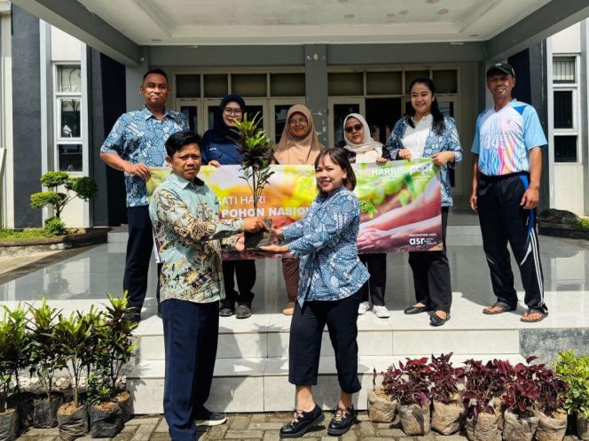 HARRIS & POP! Hotel Festival Citylink Laksanakan Program Penghijauan di SMK Negeri 1 Soreang dalam Rangka Hari Menanam Nasional