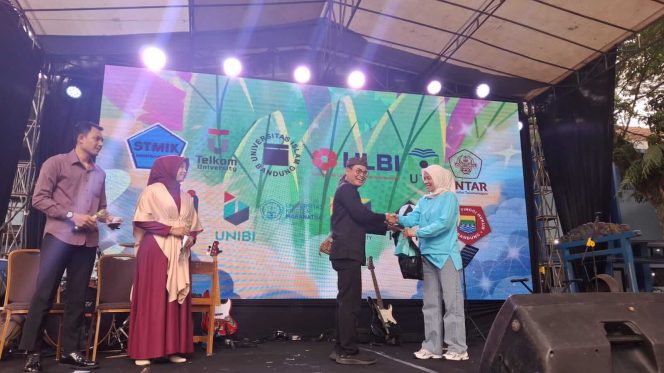 AstraVera Edu Fair SMAN 11 Bandung Bersinar untuk Mengubah Terang untuk Menginspirasi