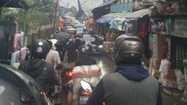 Kemacetan Parah di Pasar Cisarua Kabupaten Bogor
