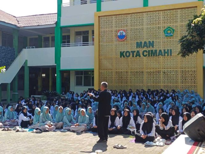 MAN KOCI Salurkan Santunan untuk Dhuafa di Akhir Pesantren Ramadhan