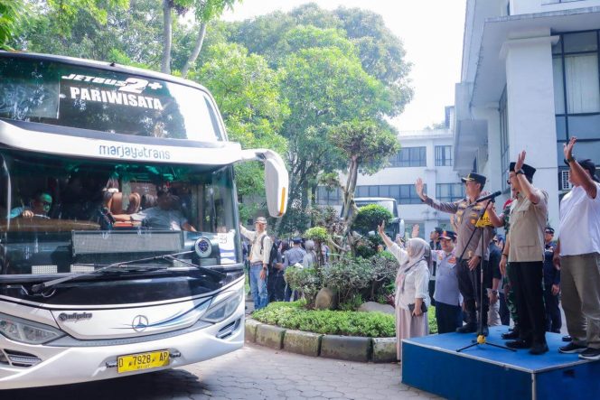 Pemerintah Kota Cimahi Resmi Melepas Ratusan Peserta Mudik Gratis