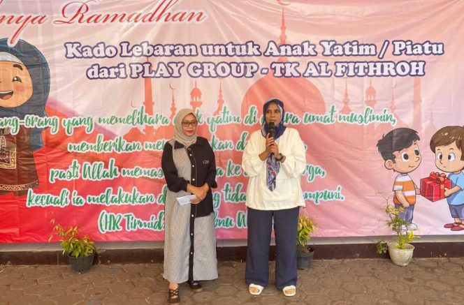 Kado Lebaran untuk Anak Yatim/Piatu dari Play Group – TK Al Fithroh, sebuah Keindahan di Bulan Ramadhan