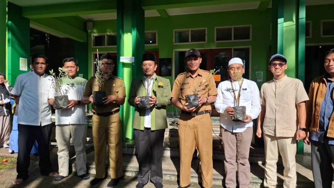 Pesantren Ekologi Ramadhan 1447 H SMKN 1 Cimahi Internalisasi Nilai Gapura Pancawaluya Wujudkan Manusia Waluya Rahmatan Lil Alamin