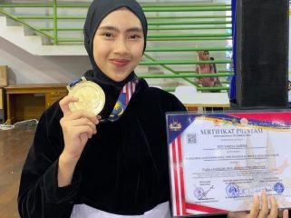 Siswi SMK Kesehatan Bhakti Kencana Cimahi, Siti Tarisa Rahma, kelas 11 program Keahlian Asisten Keperawatan.