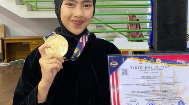 Siswi SMK Kesehatan Bhakti Kencana Cimahi, Siti Tarisa Rahma, kelas 11 program Keahlian Asisten Keperawatan.