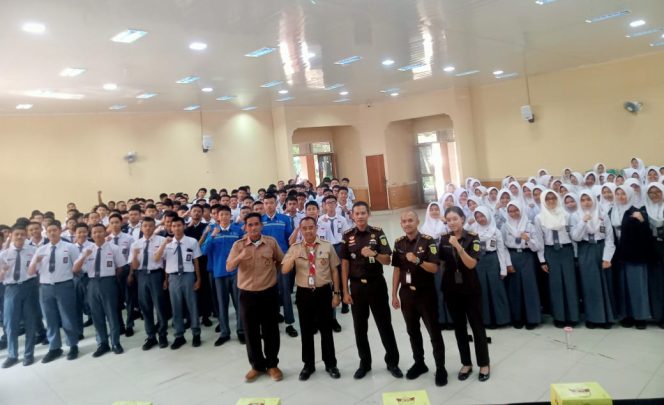 Jaksa Masuk Sekolah di SMKN 1 Cimahi “Kenali Hukum, Hindari Hukuman”