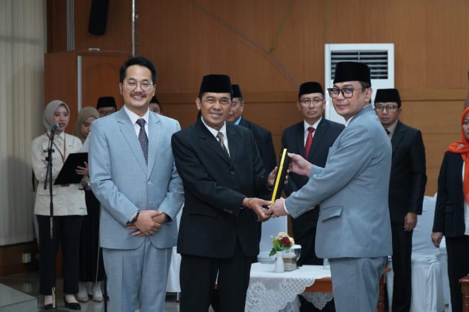 Pelantikan Pejabat Administrator, Pengawas, Fungsional, dan Kepala UPTD Puskesmas