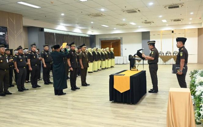 Kajati Jabar Lantik Asisten Intelijen dan Kepala Kejaksaan Negeri Kota Cirebon