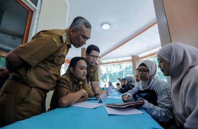 Pelayanan Hari Pertama SPMB Sekolah Maung di SMKN 1 Cimahi Bantu Kendala Pendaftaran