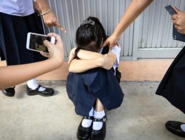Ilustrasi kasus perundungan anak akibat bullying dari teman sekolah.