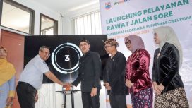 Peresmian peluncuran layanan Rawat Jalan Sore di Puskesmas Padasuka dan Puskesmas Cibeureum.