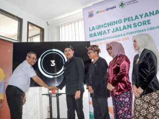 Peresmian peluncuran layanan Rawat Jalan Sore di Puskesmas Padasuka dan Puskesmas Cibeureum.
