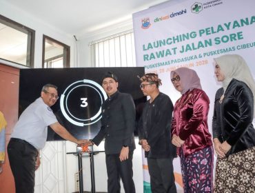 Peresmian peluncuran layanan Rawat Jalan Sore di Puskesmas Padasuka dan Puskesmas Cibeureum.